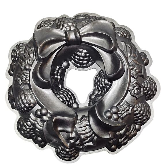 Nordic Ware Holiday Wreath Bundt Cake Pan Christmas 12” Non Stick Made In USA - Picture 1 of 8